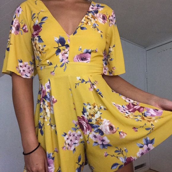 Yellow floral romper/playsuit - Picture 2 of 2